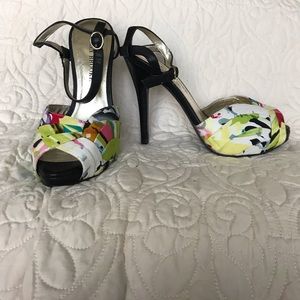NEVER USED Audrey Brook black/flower heels